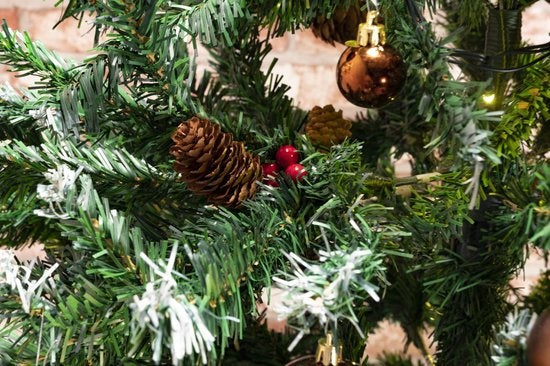 Christmas Gifts Kerstboom - Inclusief Dennenappels - 210 cm - Groen