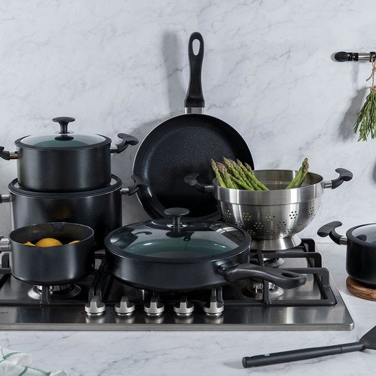 BK Vivid Keramische Antiaanbak Pannenset 13-delig - Ø16-28cm - Koekenpan - Hapjespan - PFAS-vrij – Inductie Pannenset – Ovenbestendig tot 160°C – Vaatwasserbestendig – Snelle opwarming – Koudgrepen - Zwart