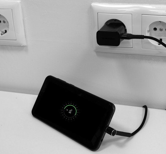 Grundig USB-kabel - 3-in-1: Oplaadkabel, Datakabel en Telefoonstandaard - Micro-USB/ USB-A - 1 Meter - Zwart
