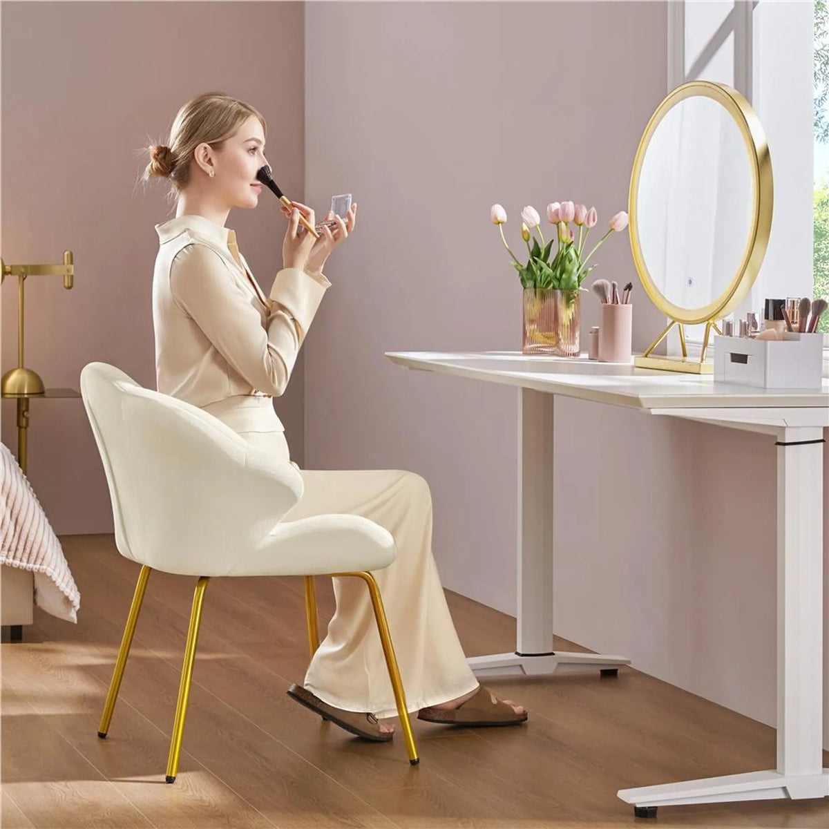 Yaheetech Eetkamerstoel in Schelpvorm - Gestoffeerd met Metalen Poten - 56 x 57 x 78 cm - Beige