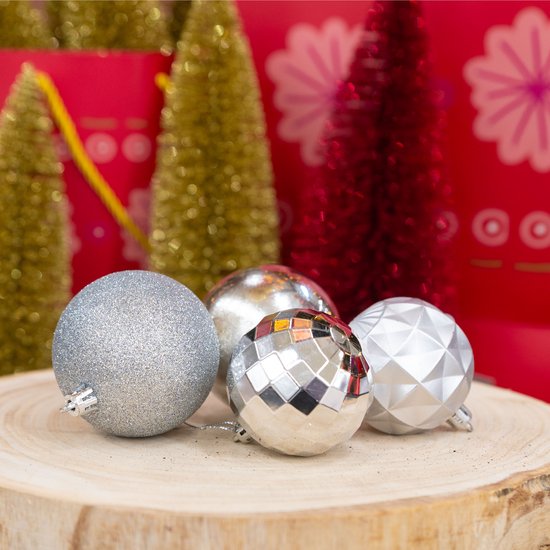 Giftsome Zilveren Kerstballen Set - 60 Kunststof Kerstballen - Incl. Zilveren Piek - Kerst Decoratie - Ø6/7 cm