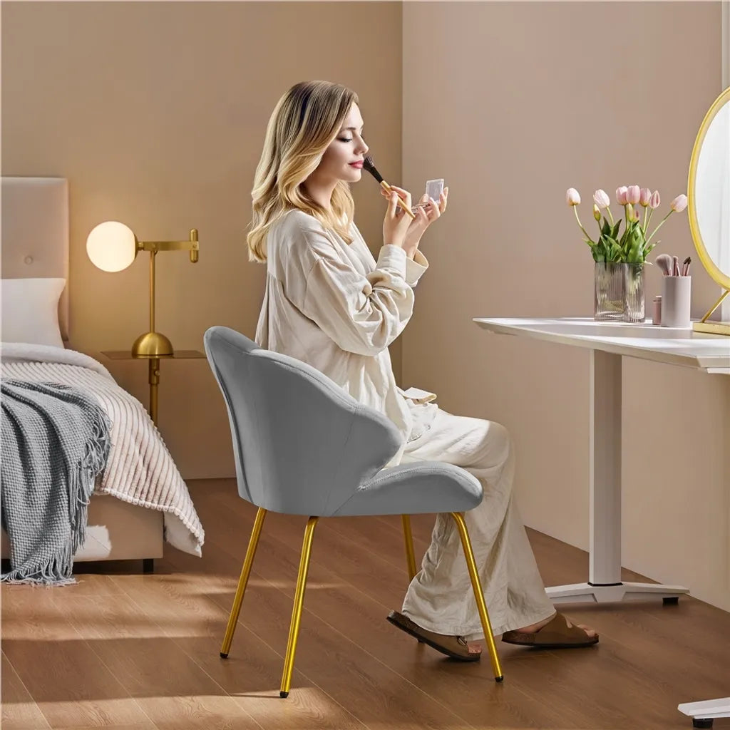 Yaheetech Eetkamerstoel Schelpvorm 56 x 57 x 78 cm - Lichtgrijs - Fluwelen Stoel met Metalen Poten