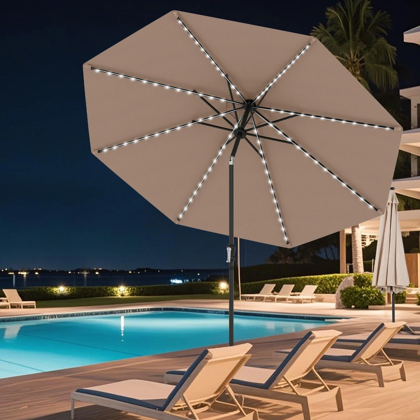 Coast Parasol Met Zonne Energie Led Verlichting – Voorzien Van Negen Lichtstanden En Handmatig Kniksysteem En Handige Draaihendel – Voor Tuin En Terras – Beige Polyester En Metaal – Tweehonderdnegentig Breed En Tweehonderdzevenenveertig Hoog cm