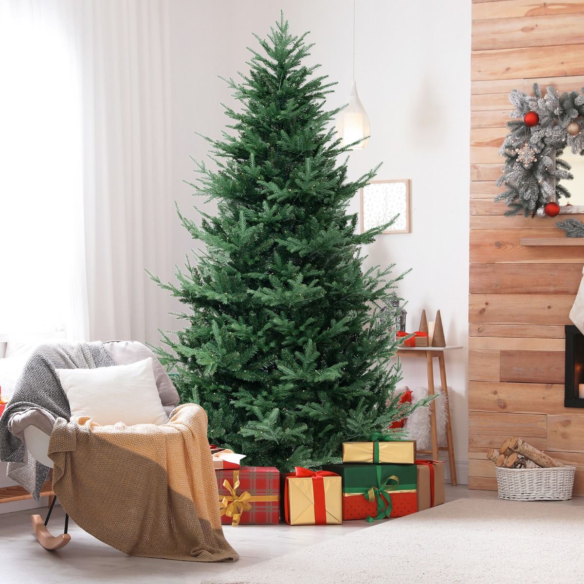 Coast Kunstkerstboom 240 cm Groen – Scharnierend – Voorverlicht met 450 Warm Witte LED’s – Vol & Realistisch – Met Metalen Standaard