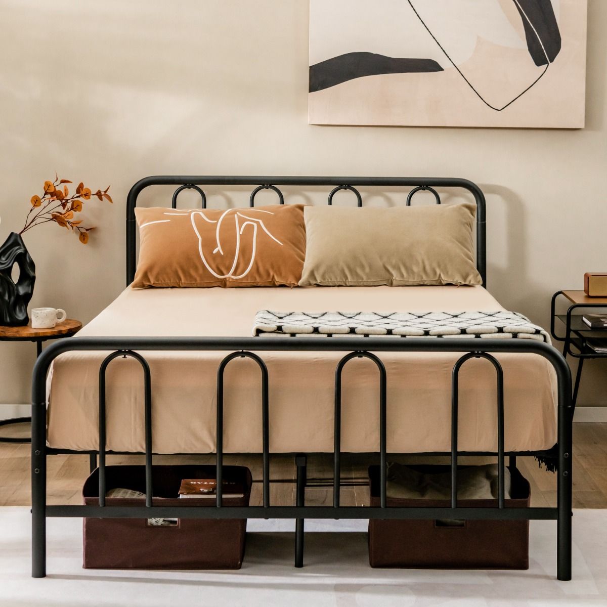 Coast bedframe gemaakt van metaal met hoofd en voetonderdeel modern platformbed 209 x 144 x 101 cm zwart