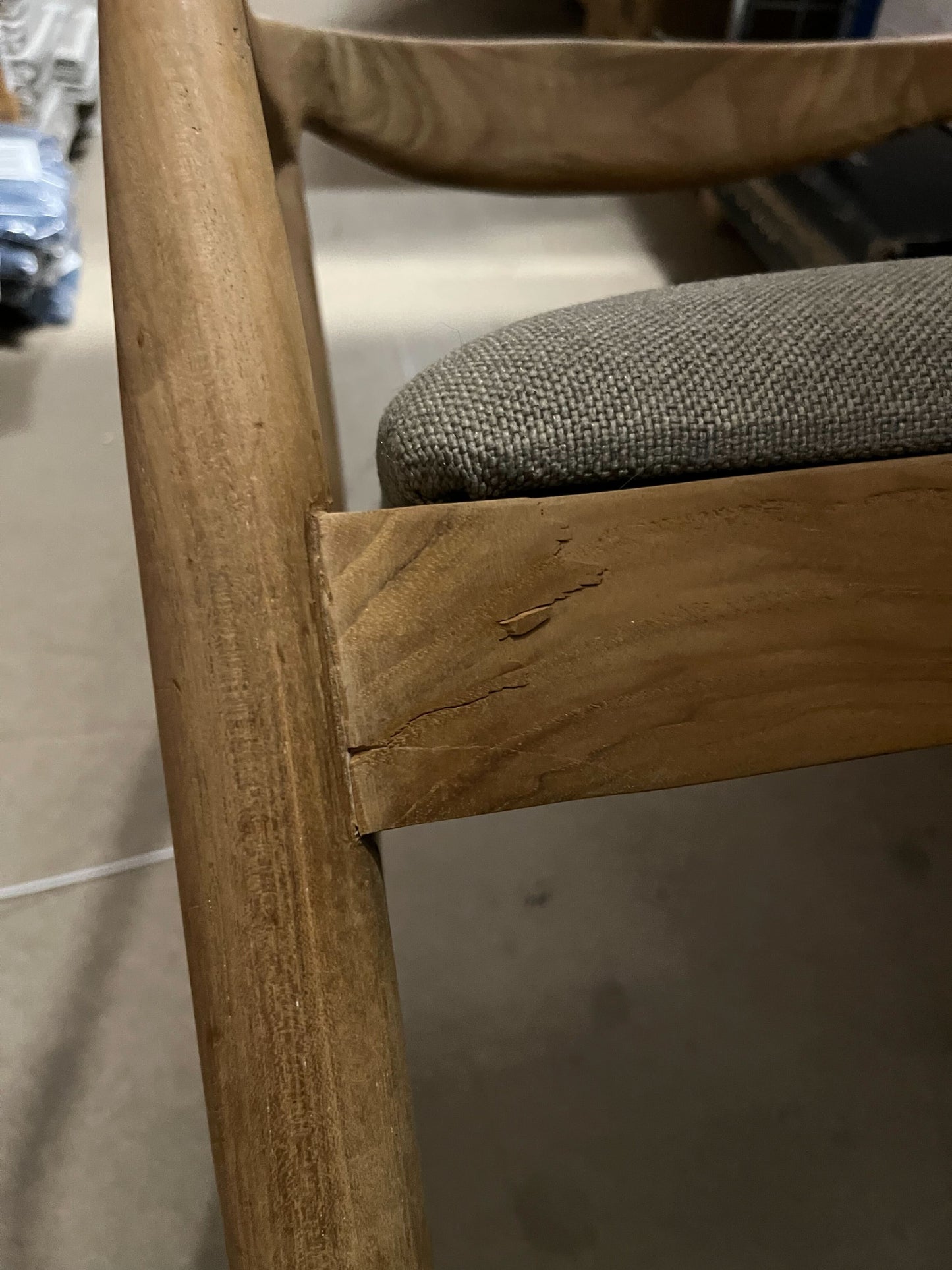 Modena Eetkamerstoel – Voorzien Van UV-bestendige Zitting En Stevige Constructie En Rugleuning – Voor Binnen En Buiten – Teakhout En Stof – 55 x 41 x 78 cm